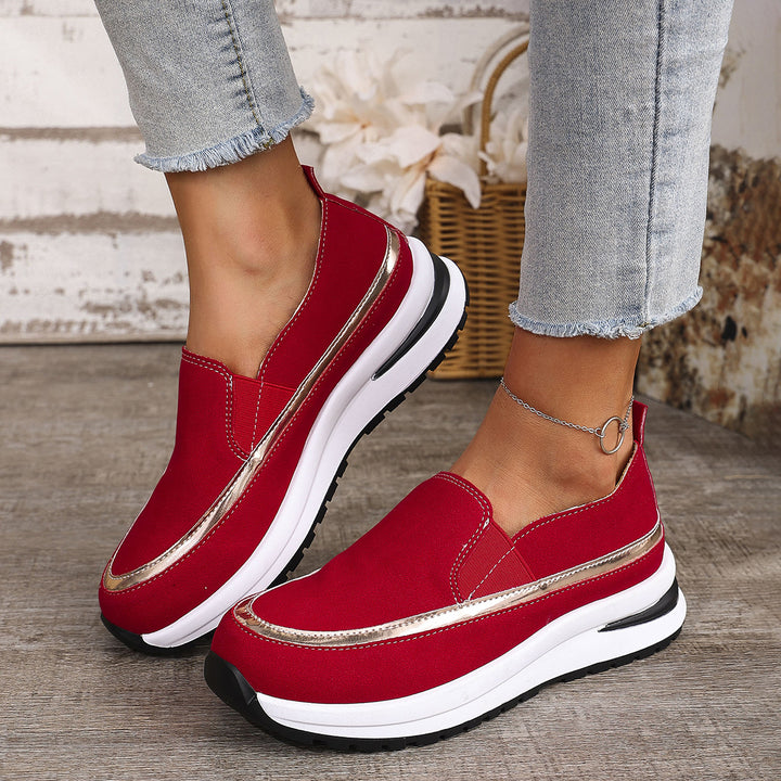 Dame Slip-On Sneakers med højeffektivt dæmpning og elegant metalapplikation Stilla
