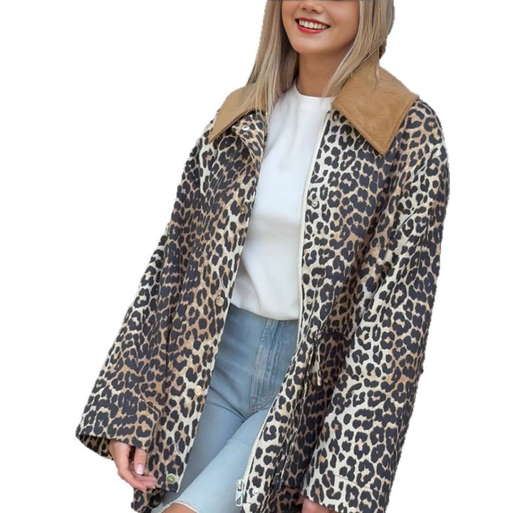 Dame mode leopardjakke med funktionelle lommer og ombukkelig krave Stilla
