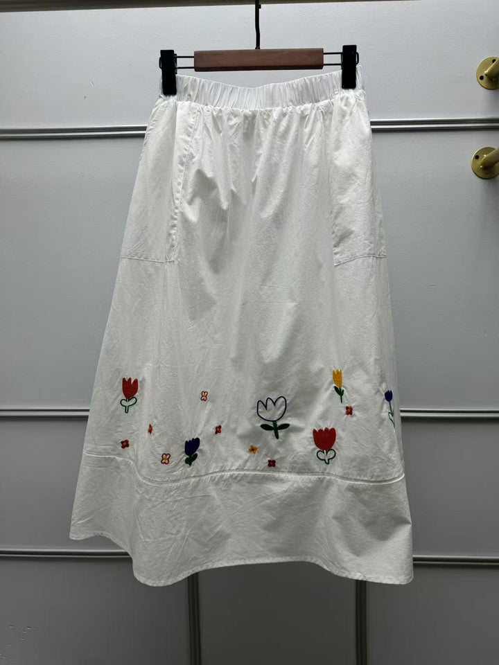 Damebluse med floral broderidesign og elegant taljejustering Stilla