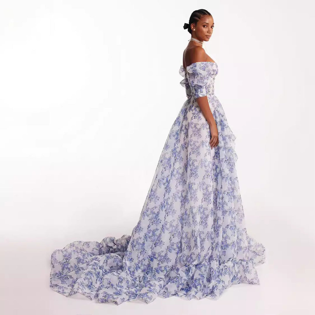 Kvinders festlige maxikjole med off-shoulder design og blomster rynke detaljer