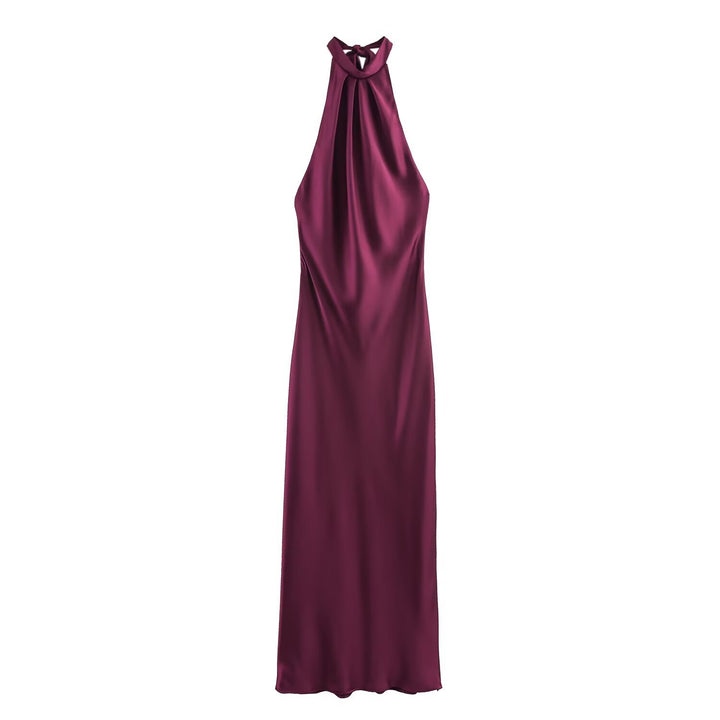 Dame aftenkjole med elegant halterneck-design og flydende snit Skovae