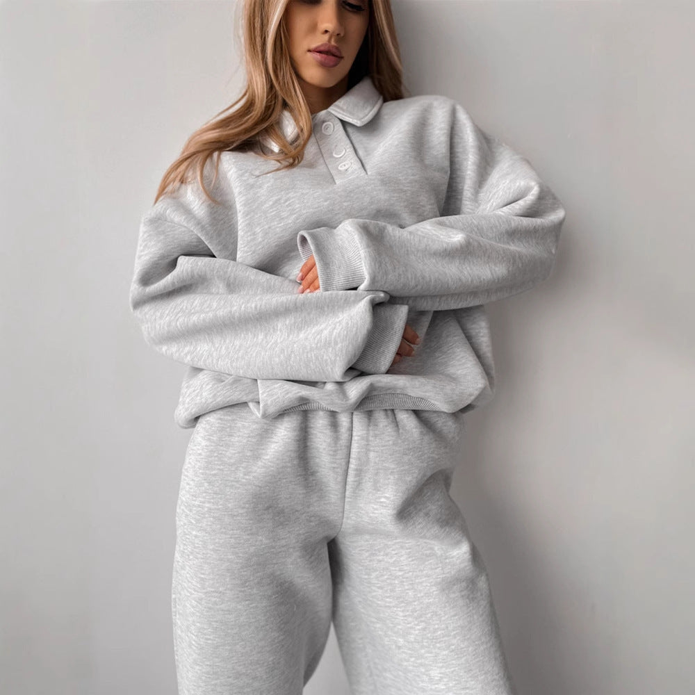 Kvinders sporty loungewear sæt med brede bukser og modeskjorte