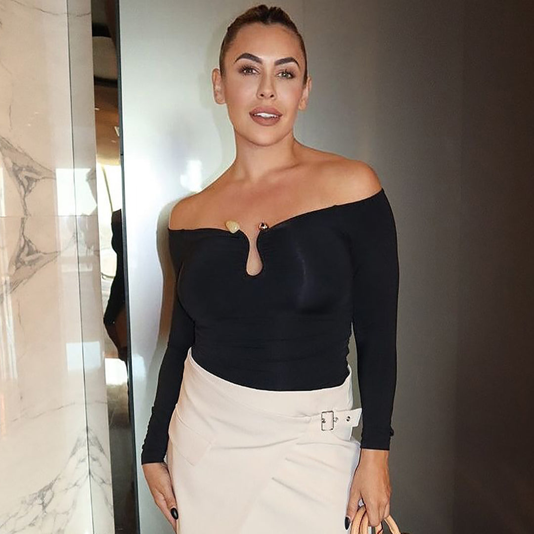 Dame Off-Shoulder Bluse med dyb udskæring og fint ruffles design Stilla