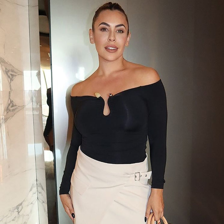 Dame Off-Shoulder Bluse med dyb udskæring og fint ruffles design Stilla