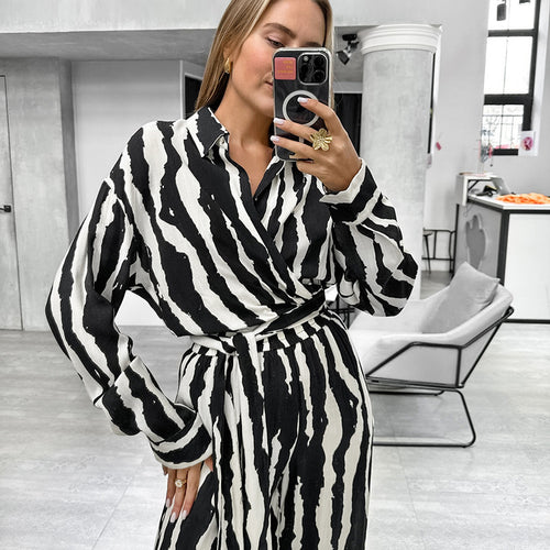 Dame jumpsuit med eksklusivt zebra-mønster og figursyet design Stilla
