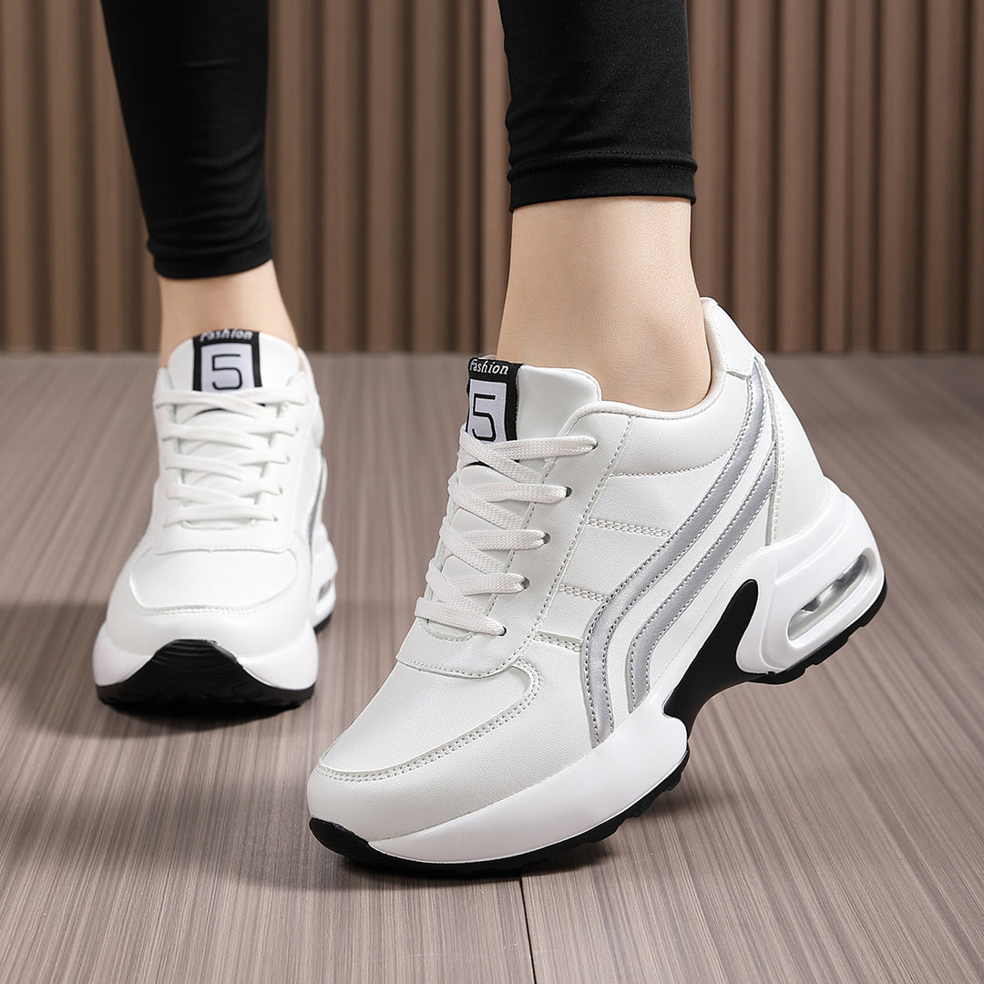Dame nan Plateau-Sneaker med synlig luftkammer, ergonomisk kile sål og polstret ankelkrave Skovae