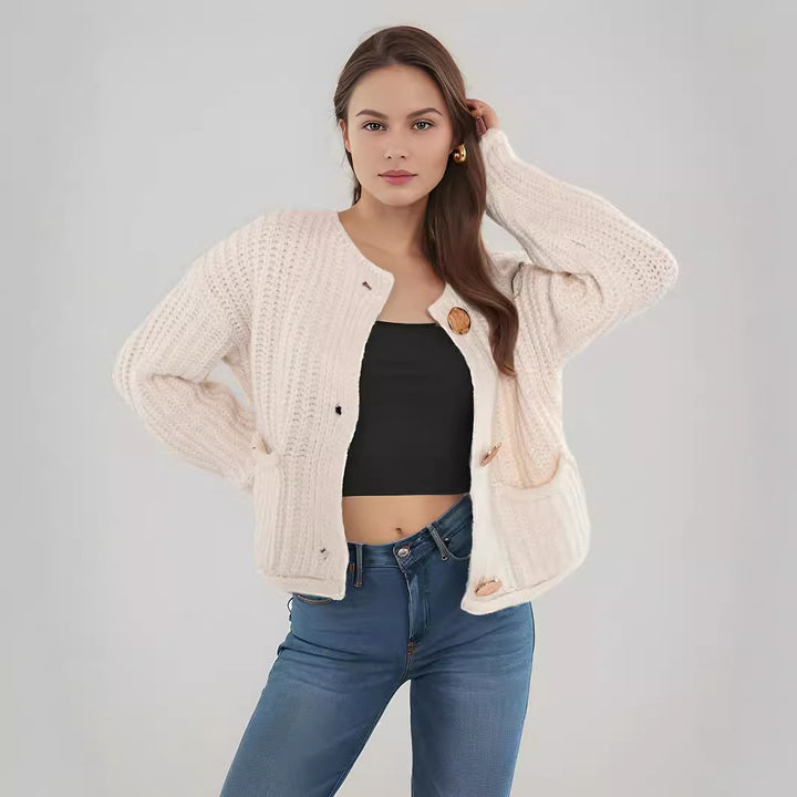 Kvinders hyggelige cardigan med store knapper og lomme med klap Stilla