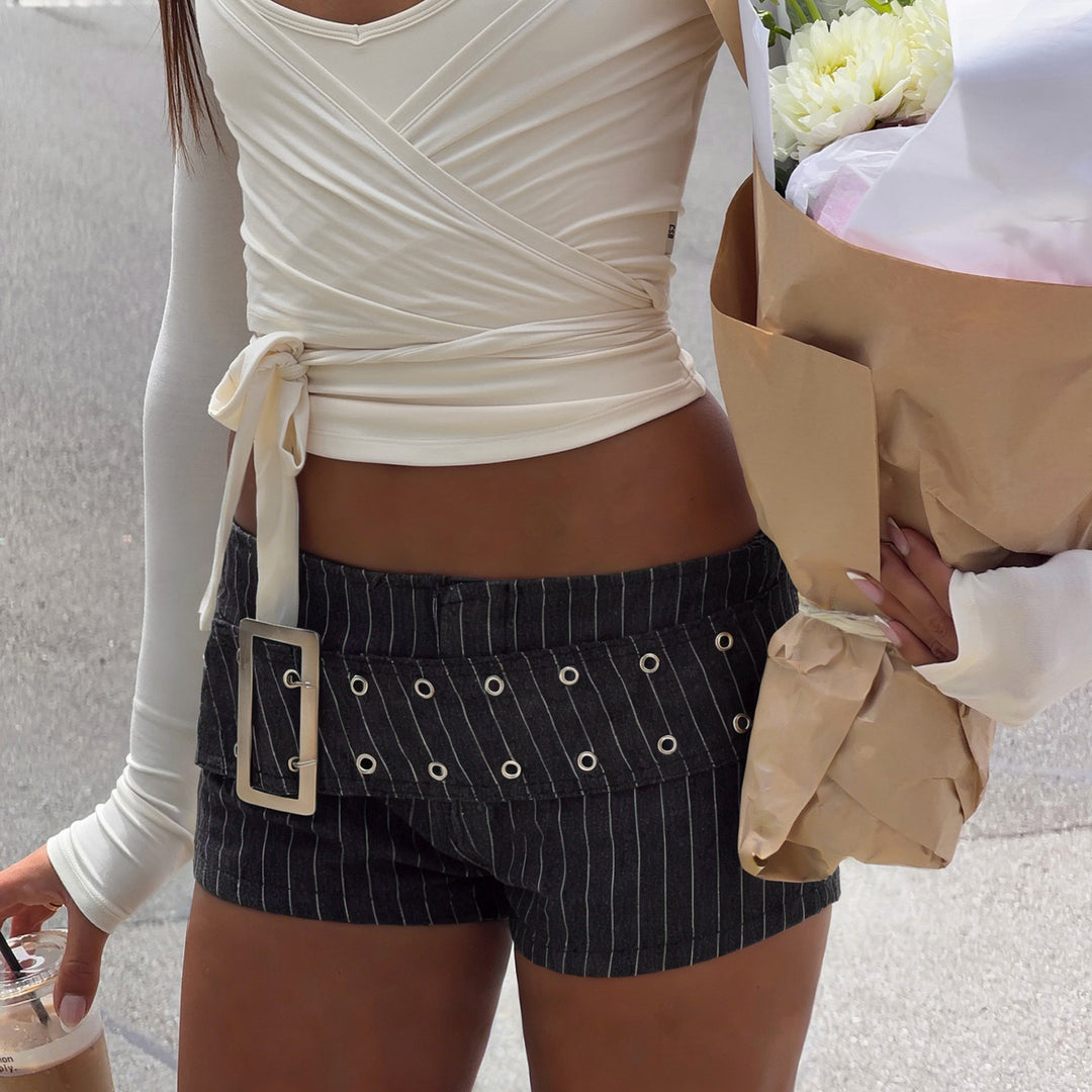 Dame fashionable shorts with high-quality belt and stud details Skovae