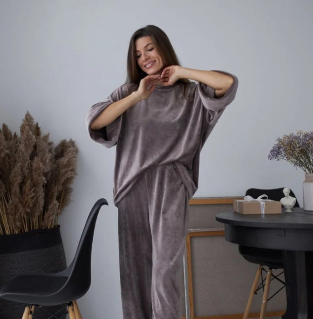 Dame luksus loungewear-sæt lavet af blødt velour med oversized overdel og behagelige bukser Stilla