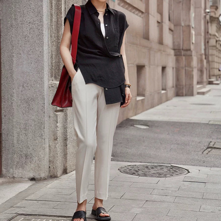 Dame stilfuldt top med asymmetrisk snit og elegante detaljer Stilla