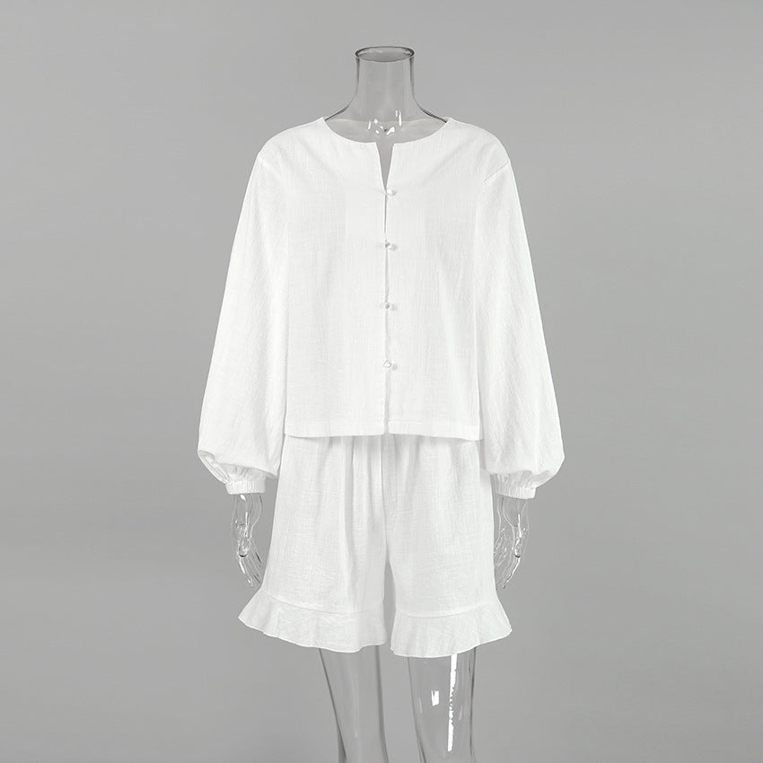 Dame sæt bestående af elegant bluse med ruffleshorts Stilla