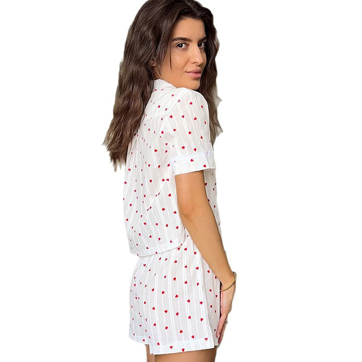 Dame pyjamasæt med kort top og komfortable shorts lavet af åndbart stof Stilla