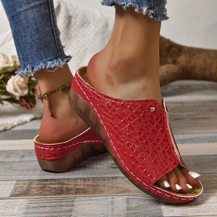 Dame Wedge-Pantoletten med luksuriøs krokodille-look og komfortabel fodsengsdesign Stilla