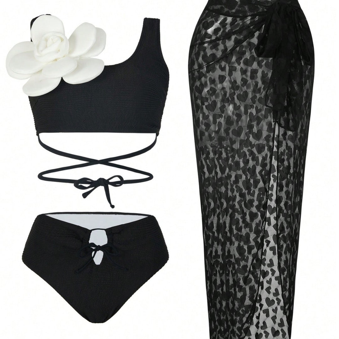 Dame bikini sæt med chic cover-up og trendy blomsterdetalje Stilla