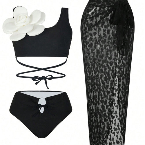 Dame bikini sæt med chic cover-up og trendy blomsterdetalje Stilla