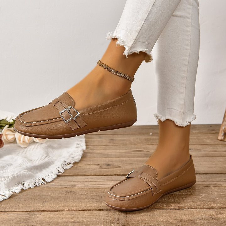 Dame Slip-On Loafers med moderne metalaksenter og behagelig sål Stilla