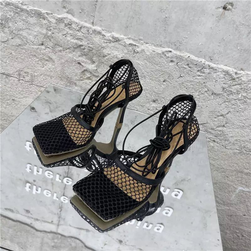 Dame åbne High-Heel Pantoletten med innovativt netdesign og justerbare remme Stilla