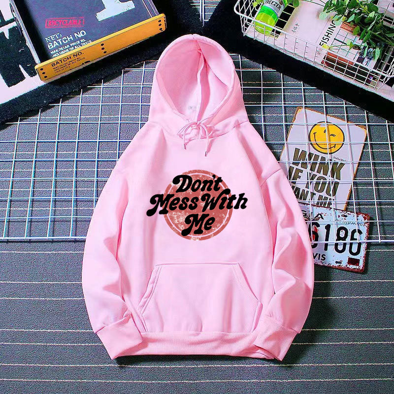 Kvinders hoodie med kreativt statementsdesign Skovae