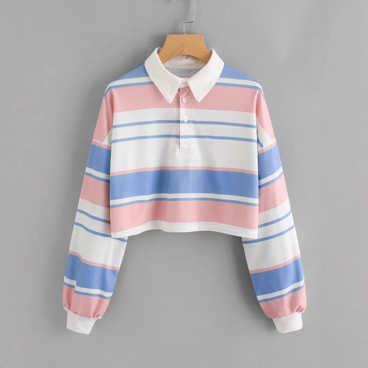 Kvinders polo shirt i et afslappet crop design med et stilfuldt farveblok mønster Skovae