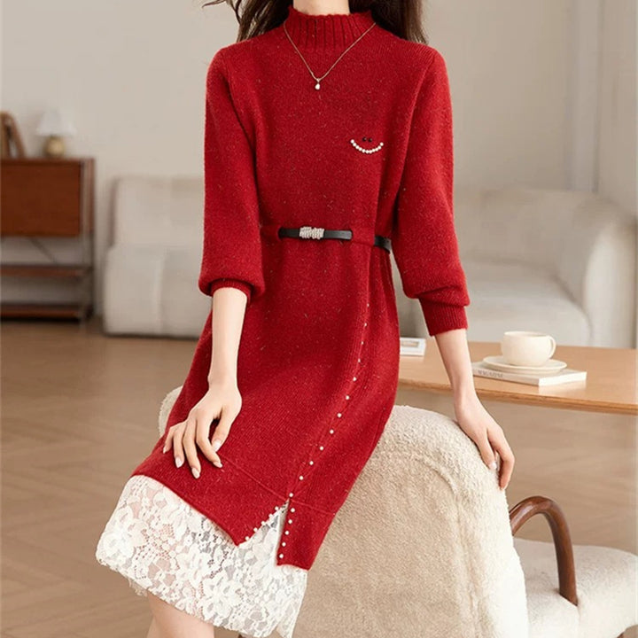 Kvindernes strikkjole med elegant blonde detaljer og taljebælte Stilla