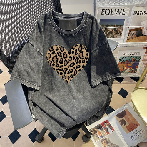 Dame T-shirt med stilfuldt leopardmønsterhjerte Stilla