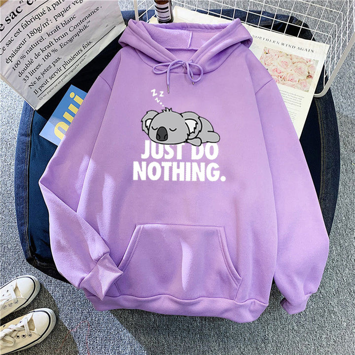 Dame hoodie med legende koala design og motiverende tekst Skovae