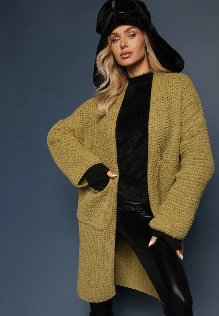 Kvinders oversized cardigan med dyb V-hals og praktiske lommer Stilla