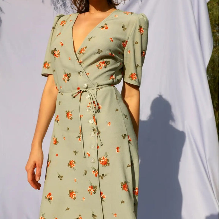 Damer sårkjole med floral mønster og elegant taljejustering Stilla