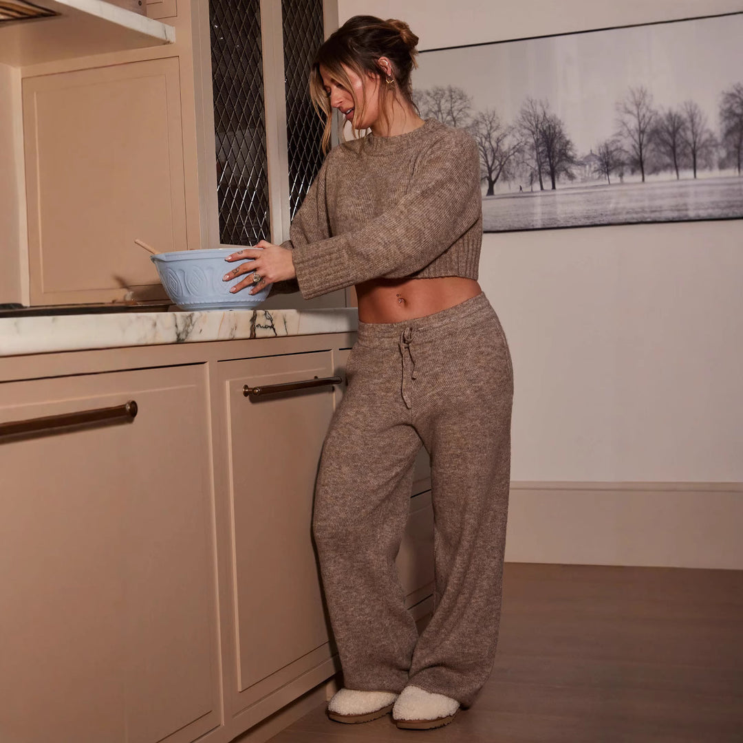 Damer komfortabel strik sæt med cropped sweater og brede bukser Skovae