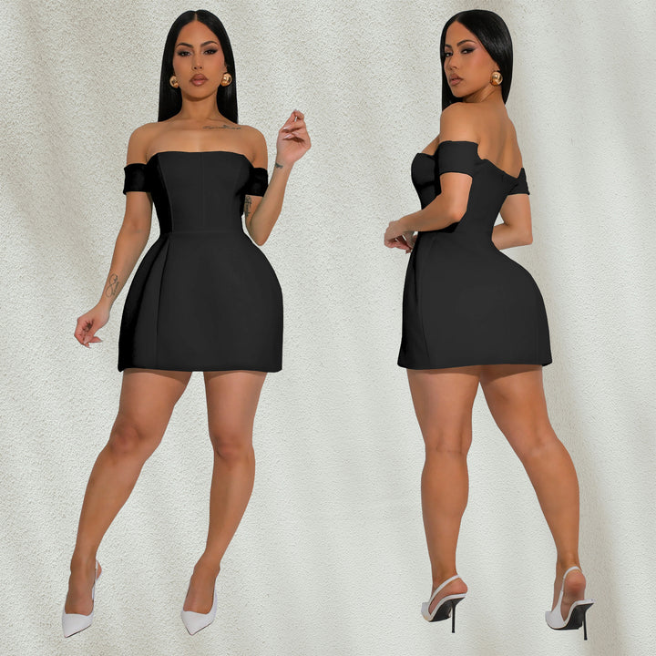 Dame Off-Shoulder Minikjole med rynker og elegant snit Stilla