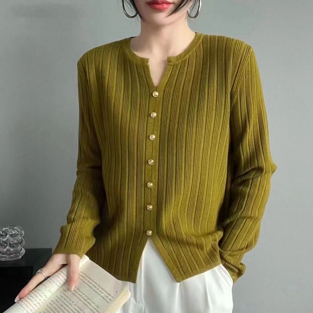 Dame elegant skjorte bluse med fine plisseringer og knapdetaljer Stilla