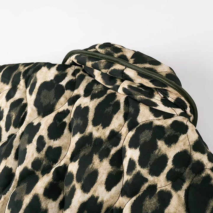 Kvinders stilfulde leopardprintet quiltet jakke Stilla