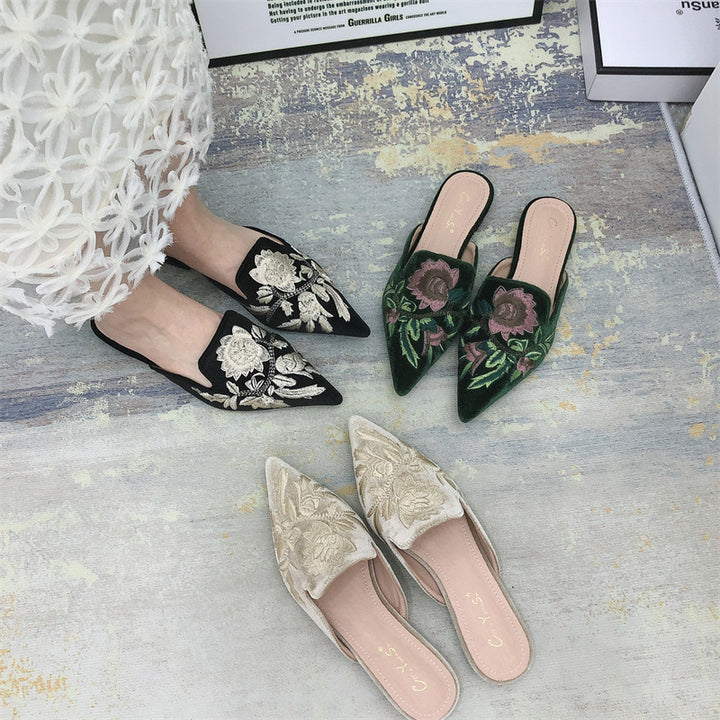Dame mules med luksuriøse broderier og elegant spidsedesign Stilla