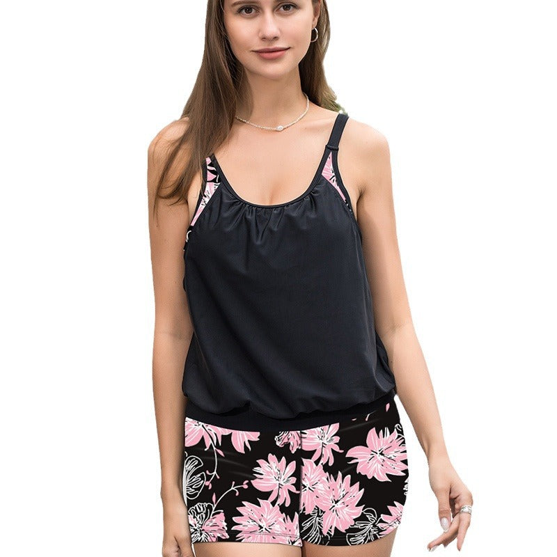 Dame tankini-top med moderigtig blomsteroverdel og behagelige shorts Stilla