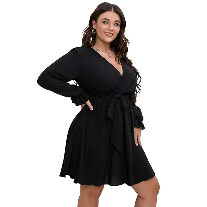 Dame wrapkjole med elegant taljering og feminine puffærmer Stilla