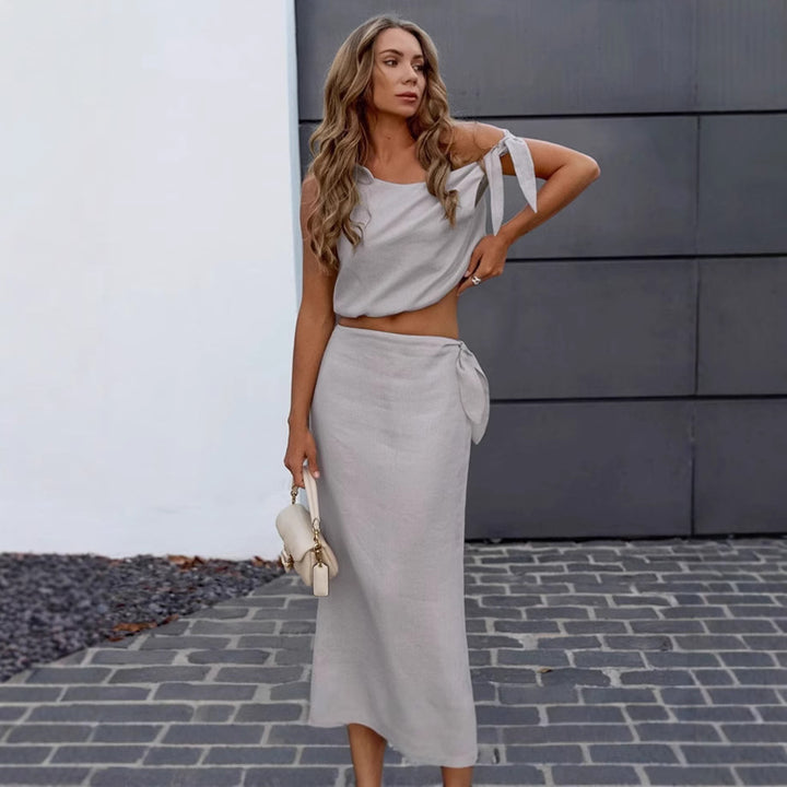 Dame To-delt Sæt bestående af luftig Bluse med off-shoulder design og Maxiskørt med bindebælte Stilla