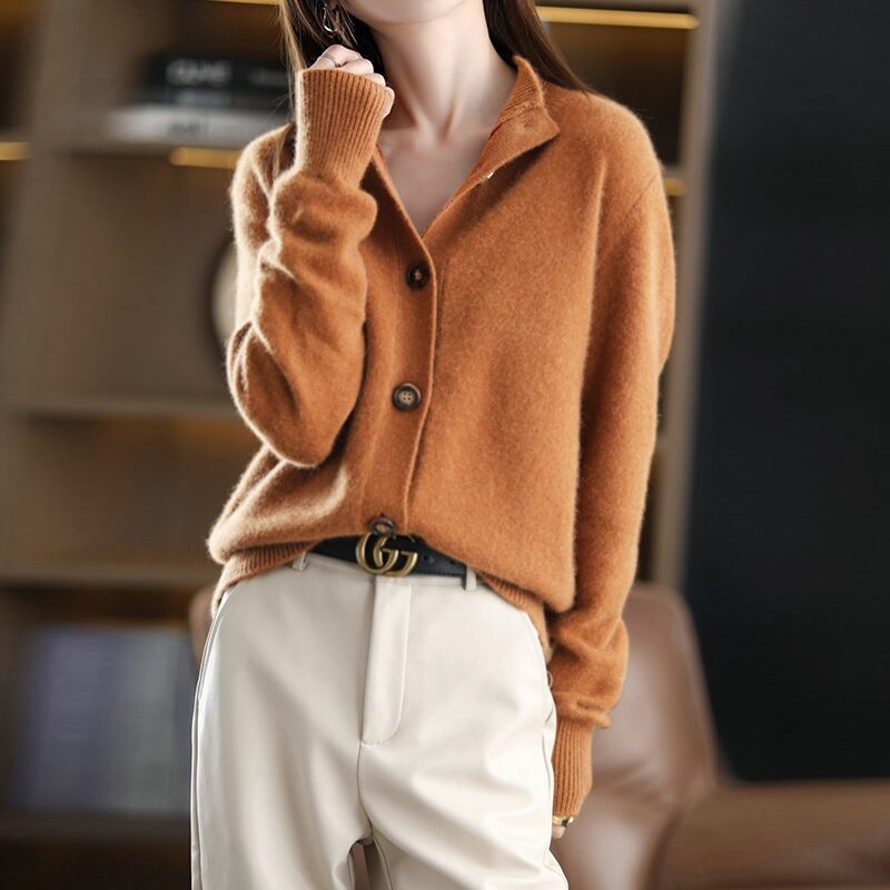 Damer elegant og komfortabel strikket sweater med store knapper Stilla