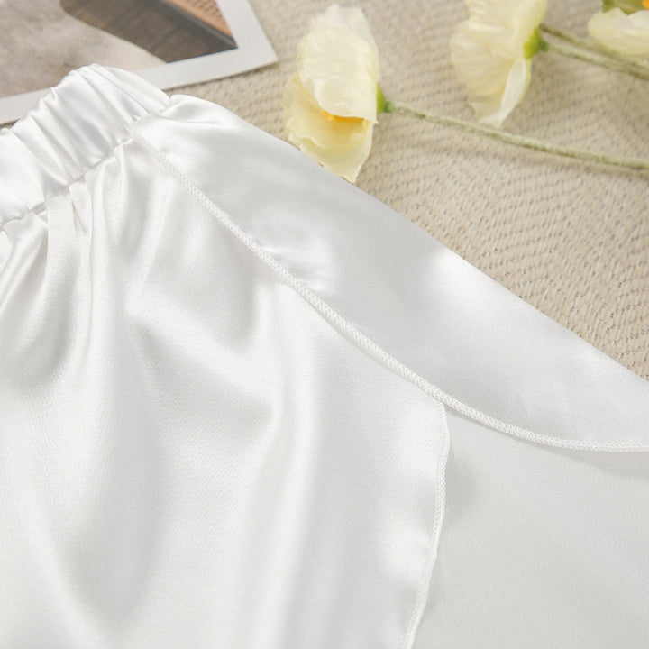Dame Satin pyjamasæt med elegant kimono-design og blondeafslutninger Stilla