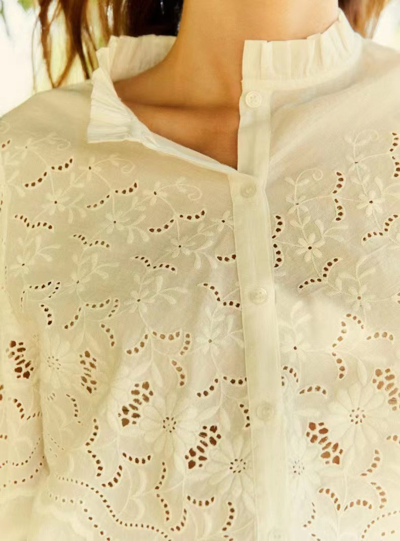 Damebluse med detaljeret hulbroderi og elegante puffærmer Stilla