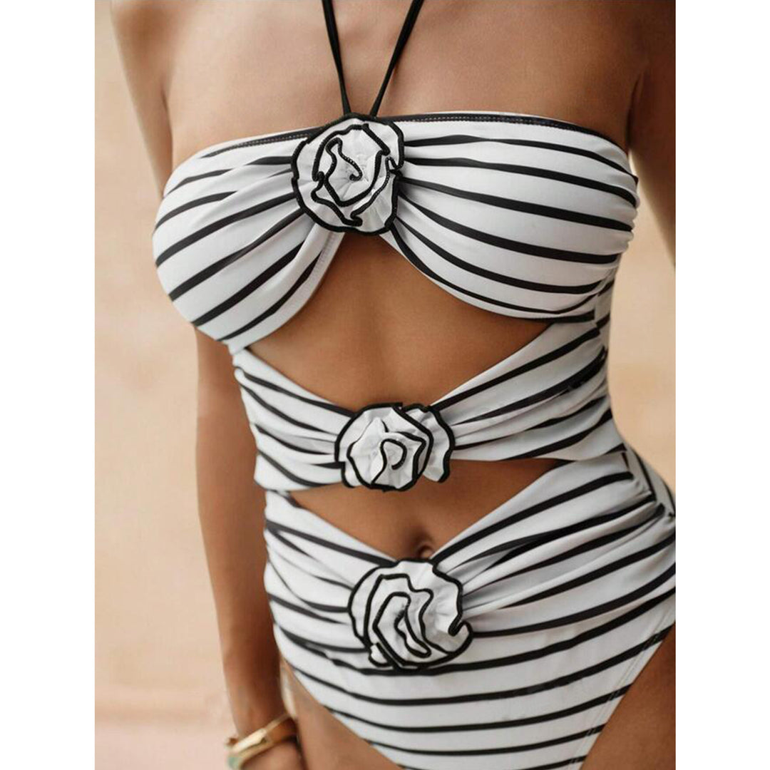 Dame bikini sæt med blomsterdesign og innovative udskæringer Stilla