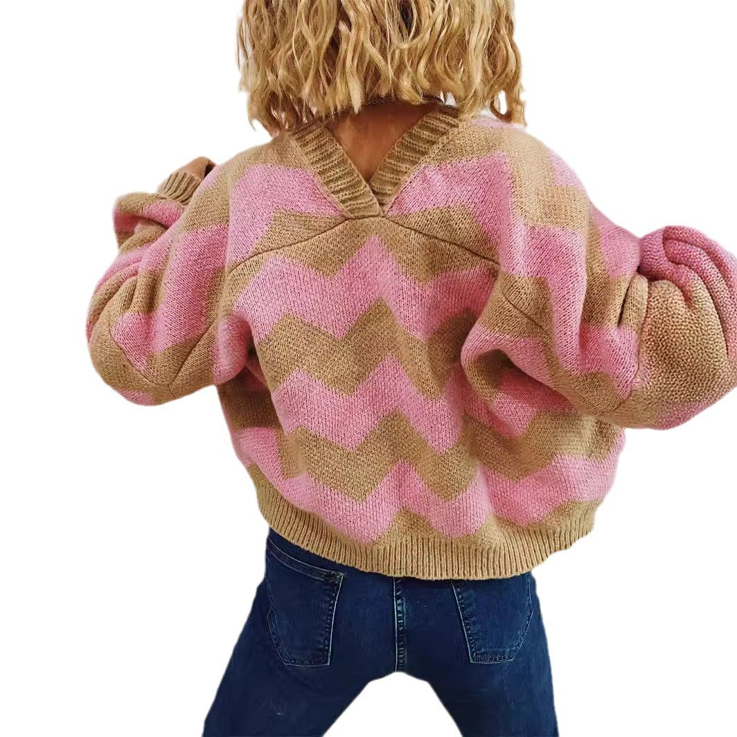 Kvindernes fashionable cardigan med chevron mønster og brede ærmer Stilla
