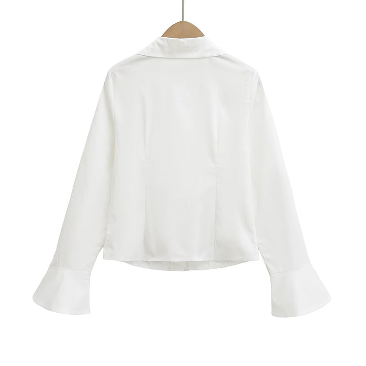 Dame skjorte med stilfulde flæse detaljer og elegant krave Stilla