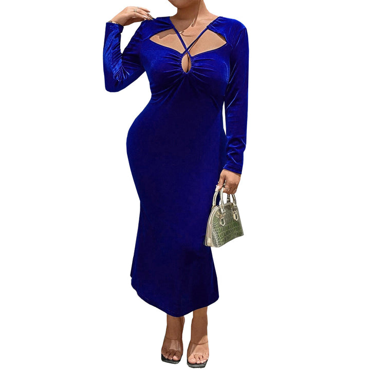 Dame figursyet maxikjole med elegante cut-outs og rynker Stilla