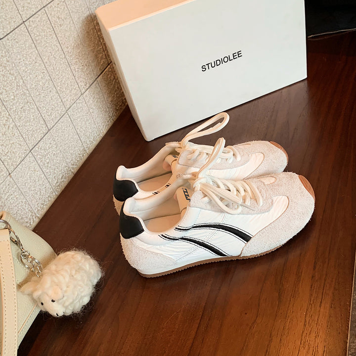 Dame Retro-sneaker med slidstærkt overmateriale og fleksibel gummisål Stilla