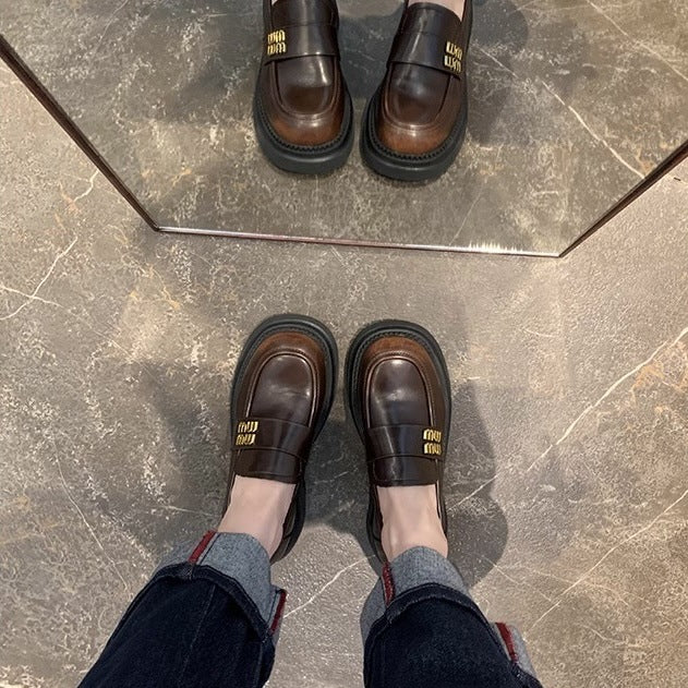 Femme Classic Chunky Loafers med dekorativt tilbehør Stilla
