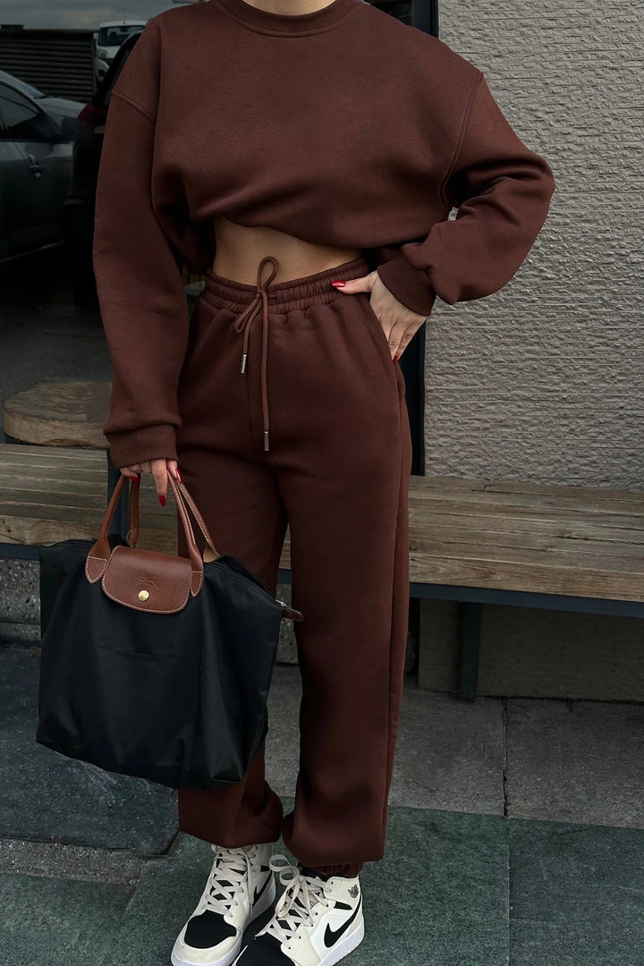 Kvinder Cropped Sweatshirt og Bred Joggingbuks Sæt Skovae