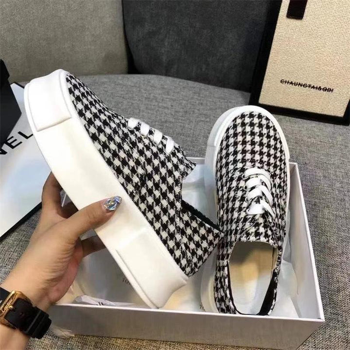 Dame mode sneakers med trendy dyremønster og komfortabel sål Stilla