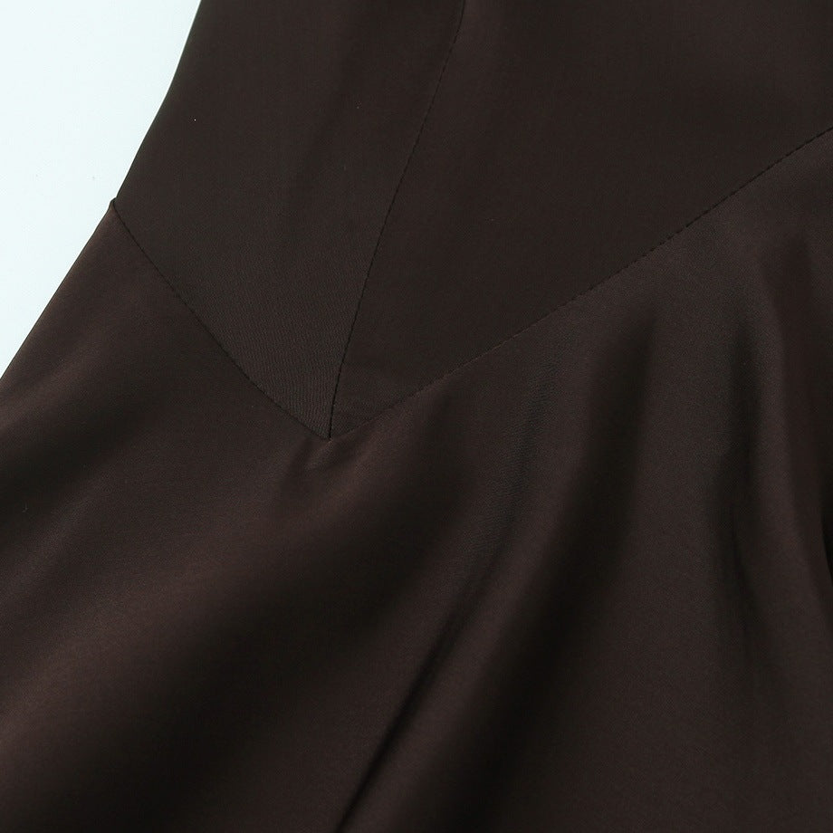 Dame maxikjole med asymmetrisk kant og sart drapering Skovae