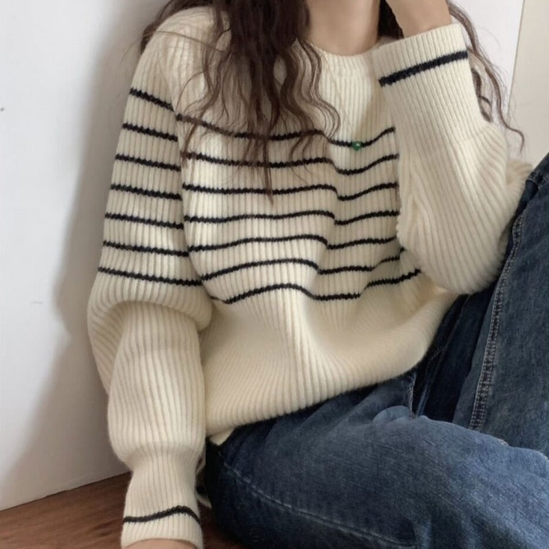 Kvinders afslappede sweater med stribemønster og moderne snit Stilla