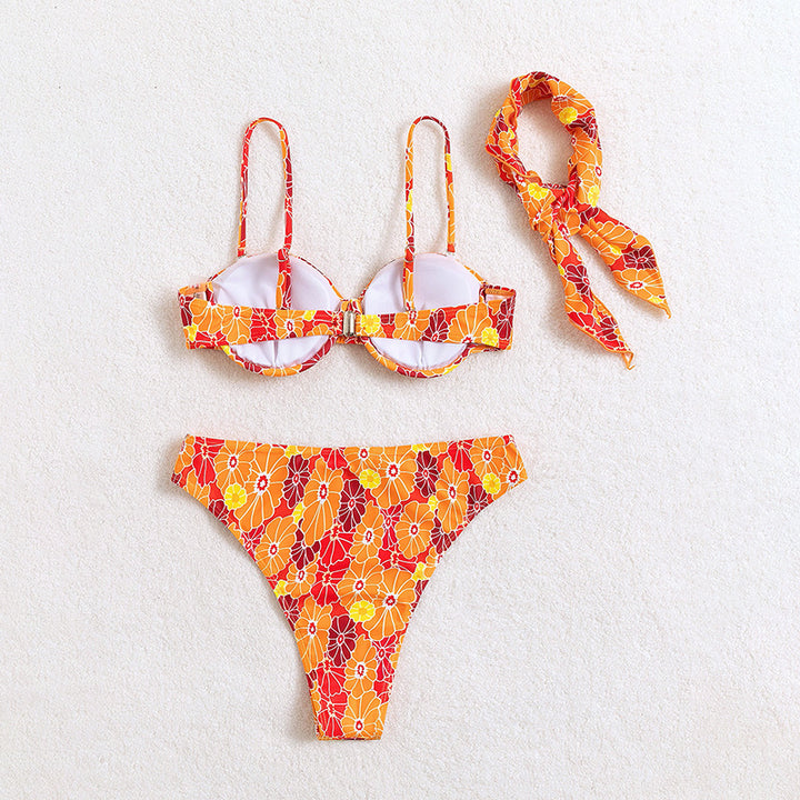 Dame trekantet bikini med farverigt blomsterprint og justerbare stropper Skovae